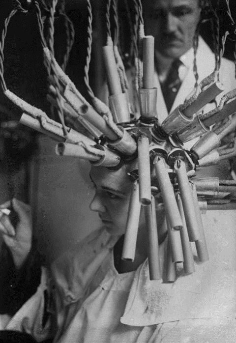 Перманентная завивка волос. Германия, 1929 год